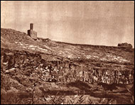 Общий вид ущелья Ахурян. У обрыва мечеть Манучэ